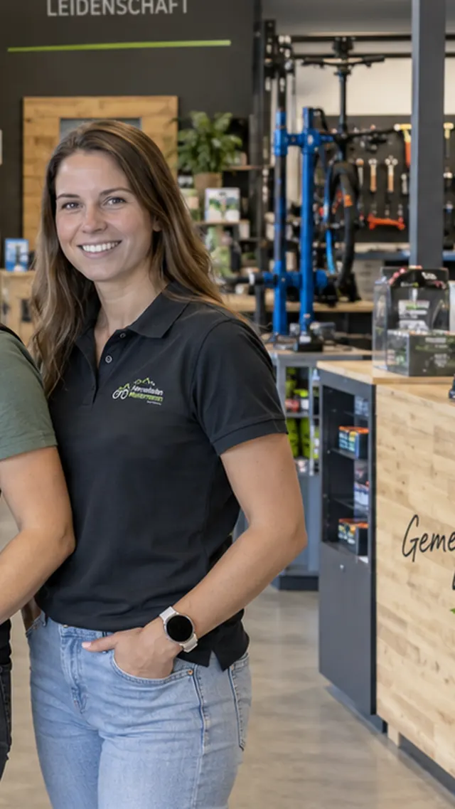 Nina Musterfrau, Verkauf und E‑Bikes, im Fahrradladen